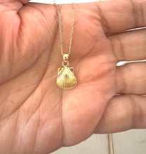 Load image into Gallery viewer, Scallop Shell necklace (small)