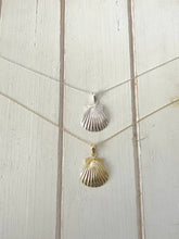 Load image into Gallery viewer, Scallop Shell necklace (medium)