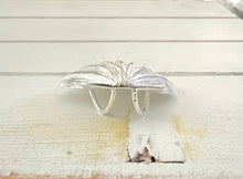 Load image into Gallery viewer, Scallop Shell Pendant