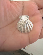 Load image into Gallery viewer, Scallop Shell Pendant