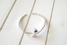 Load image into Gallery viewer, Whale Tail Bangle