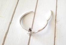 Load image into Gallery viewer, Whale Tail Bangle