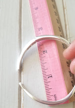 Load image into Gallery viewer, Whale Tail Bangle