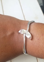 Load image into Gallery viewer, Whale Tail Bangle