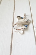 Load image into Gallery viewer, Stingray Pendant