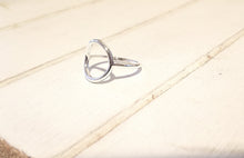 Load image into Gallery viewer, Large Circle Ring