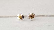 Load image into Gallery viewer, Sand dollar earrings