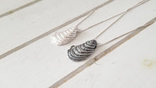 Load image into Gallery viewer, Oyster Pendant