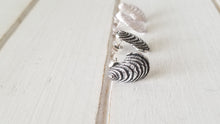 Load image into Gallery viewer, Oyster earrings