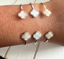 Load image into Gallery viewer, Clover Bangle with Pearl