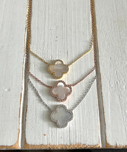 Load image into Gallery viewer, Clover necklace with Pearl