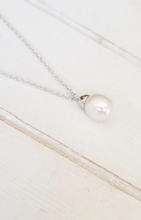 Load image into Gallery viewer, Pearl Drop Necklace