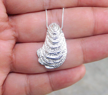 Load image into Gallery viewer, Oyster Pendant