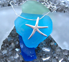 Load image into Gallery viewer, Small Starfish pendant