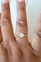 Load image into Gallery viewer, Circle ring with Cz