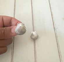 Load image into Gallery viewer, Scallop Shell Earrings ( medium)
