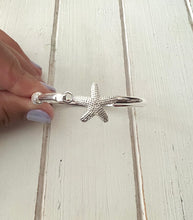Load image into Gallery viewer, Starfish bangle
