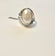 Load image into Gallery viewer, Pearl ring with Blue Topaz
