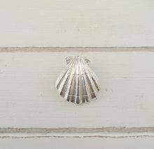 Load image into Gallery viewer, Scallop Shell Pendant
