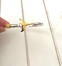 Load image into Gallery viewer, Whale Tail bangle

