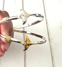 Load image into Gallery viewer, Whale Tail bangle
