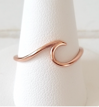 Load image into Gallery viewer, Small Wave ring
