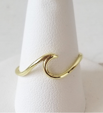 Load image into Gallery viewer, Small Wave ring
