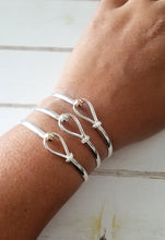 Load image into Gallery viewer, Hook Bangle - Hi Polished

