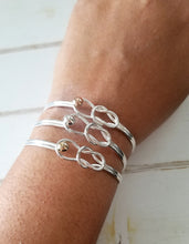 Load image into Gallery viewer, Fisherman Knot Hook Bangle
