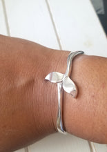 Load image into Gallery viewer, Whale Tail Bangle
