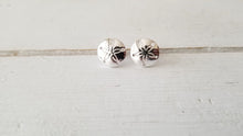 Load image into Gallery viewer, Sand dollar earrings
