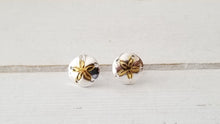Load image into Gallery viewer, Sand dollar earrings
