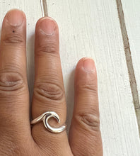 Load image into Gallery viewer, Wave ring ( 2 options)
