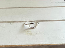 Load image into Gallery viewer, Wave ring ( 2 options)
