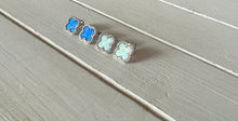 Load image into Gallery viewer, Clover earrings with Opal
