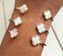 Load image into Gallery viewer, Clover Bangle with Pearl
