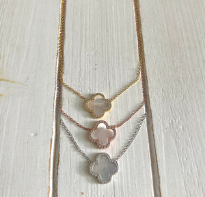 Clover necklace with Pearl