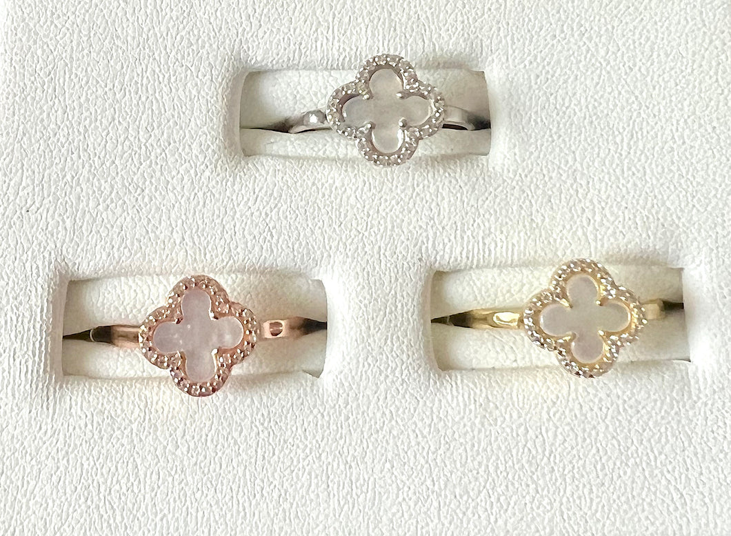 Clover Ring with Pearl