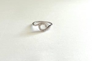 Wave ring with CZ's