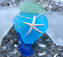 Load image into Gallery viewer, Small Starfish pendant
